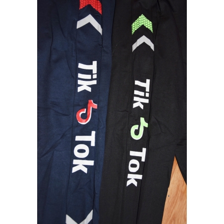 Chlapecké tepláky s kapsami a nápisy  Pohodlné a odolné