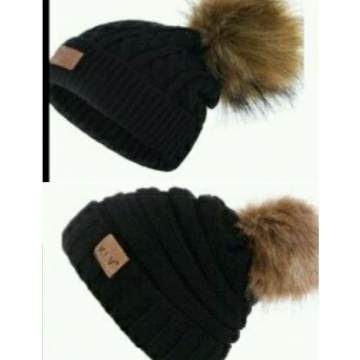 Luxusní teplá zimní čepice - pletené s bambulí