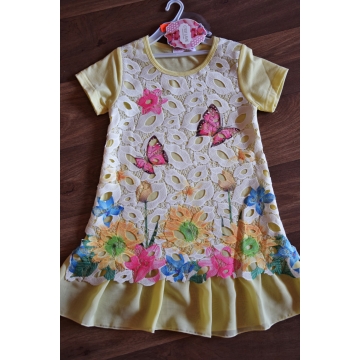 Dívčí krajkové šaty s motýlky – elegantní a roztomilé