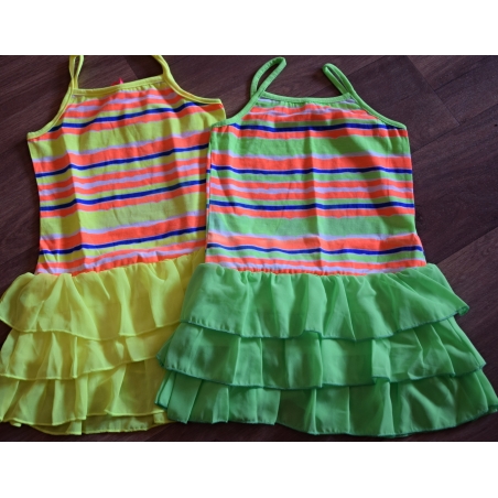 Dívčí letní šaty s neonovými proužky a šifónovými volánky