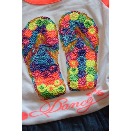 Dívčí módní šaty s nášivkou botiček a džínovými volány