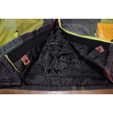 Lyžařská bunda, na snowboard i na každodenní nošení s membránou.