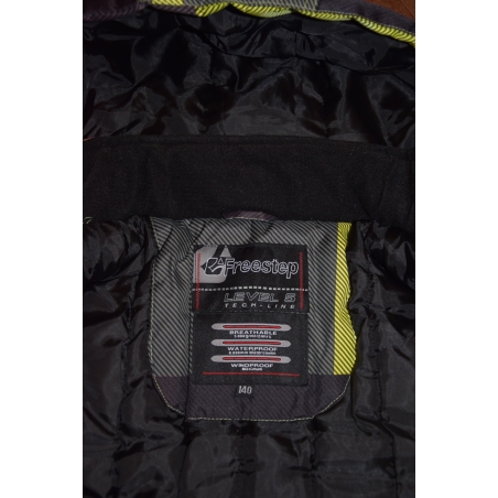 Lyžařská bunda, na snowboard i na každodenní nošení s membránou.