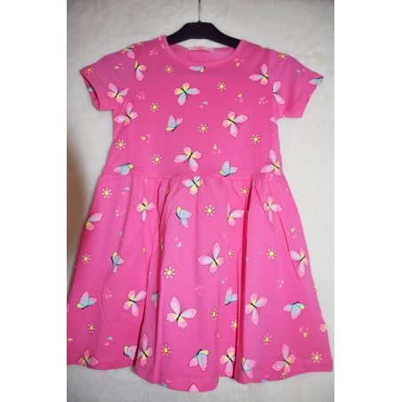 Letní dívčí šaty motýlkové – hravý design pro malé slečny