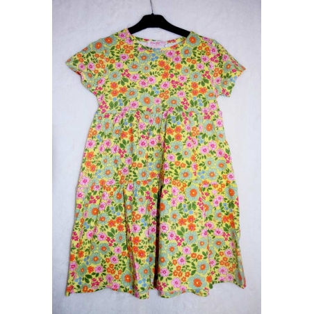 Letní dívčí šaty s květinovým vzorem – vzdušné a pohodlné