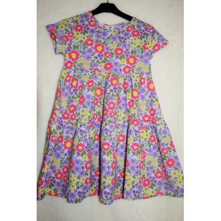 Letní dívčí šaty s květinovým vzorem – vzdušné a pohodlné